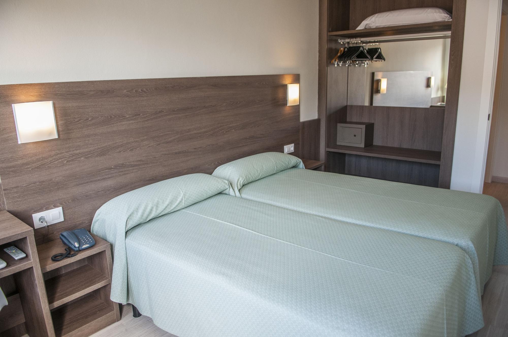 Hotel Loar Ferreries Zewnętrze zdjęcie