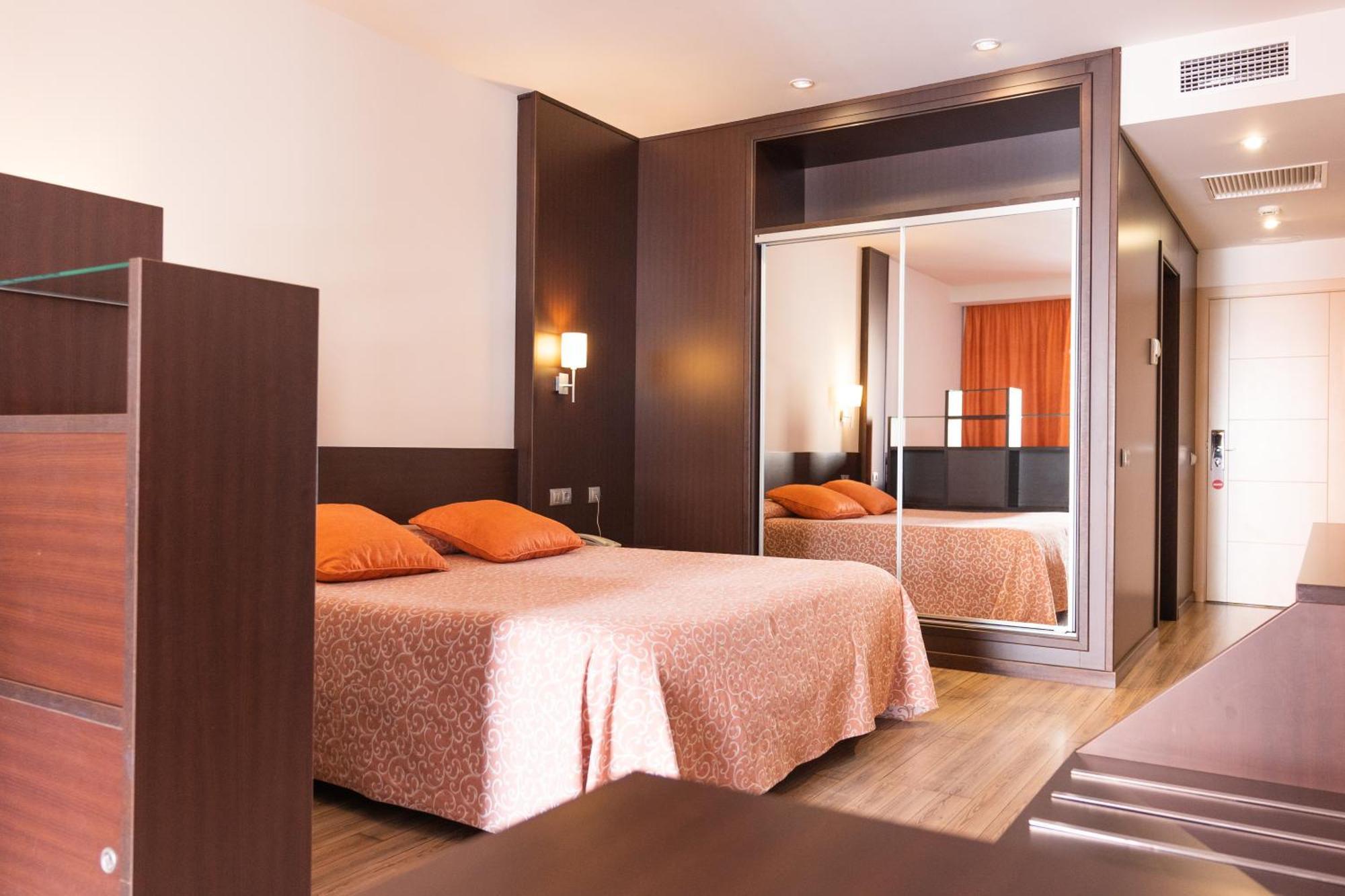 Hotel Loar Ferreries Zewnętrze zdjęcie