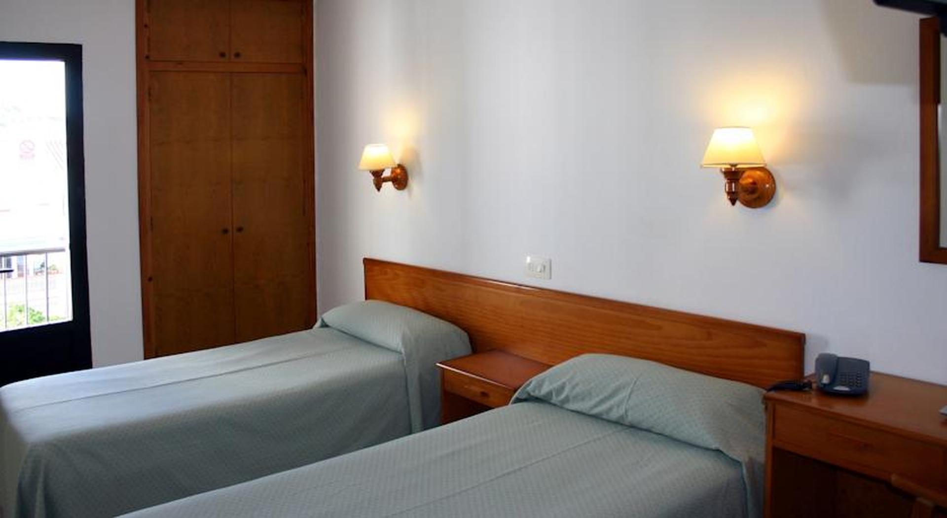 Hotel Loar Ferreries Zewnętrze zdjęcie
